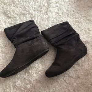 Cute dark grey booties